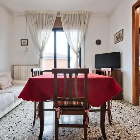 Easy Old Venice مارغيرا