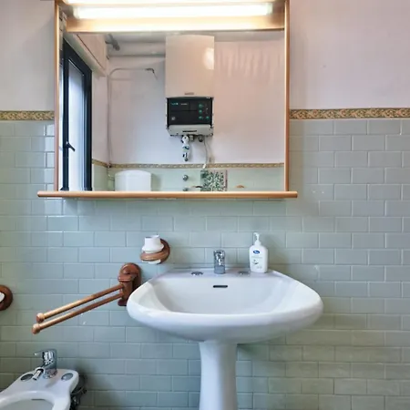 Easy Old Apartment *