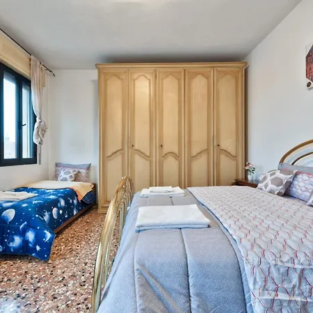 Easy Old Apartment *